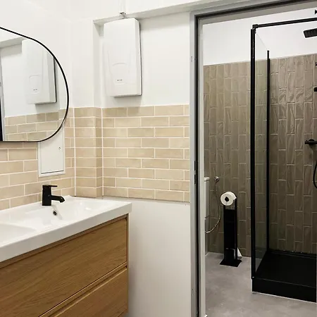 Modern Design 75sq In Mitte