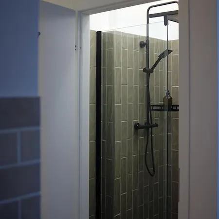Modern Design 75sq In Mitte Apartmán