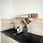 Апартаменты Modern Design 75sq In Mitte Берлин