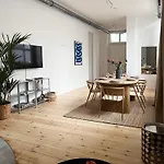 Апартаменты Modern Design 75sq In Mitte