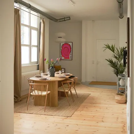 Modern Design 75sq In Mitte דירה *